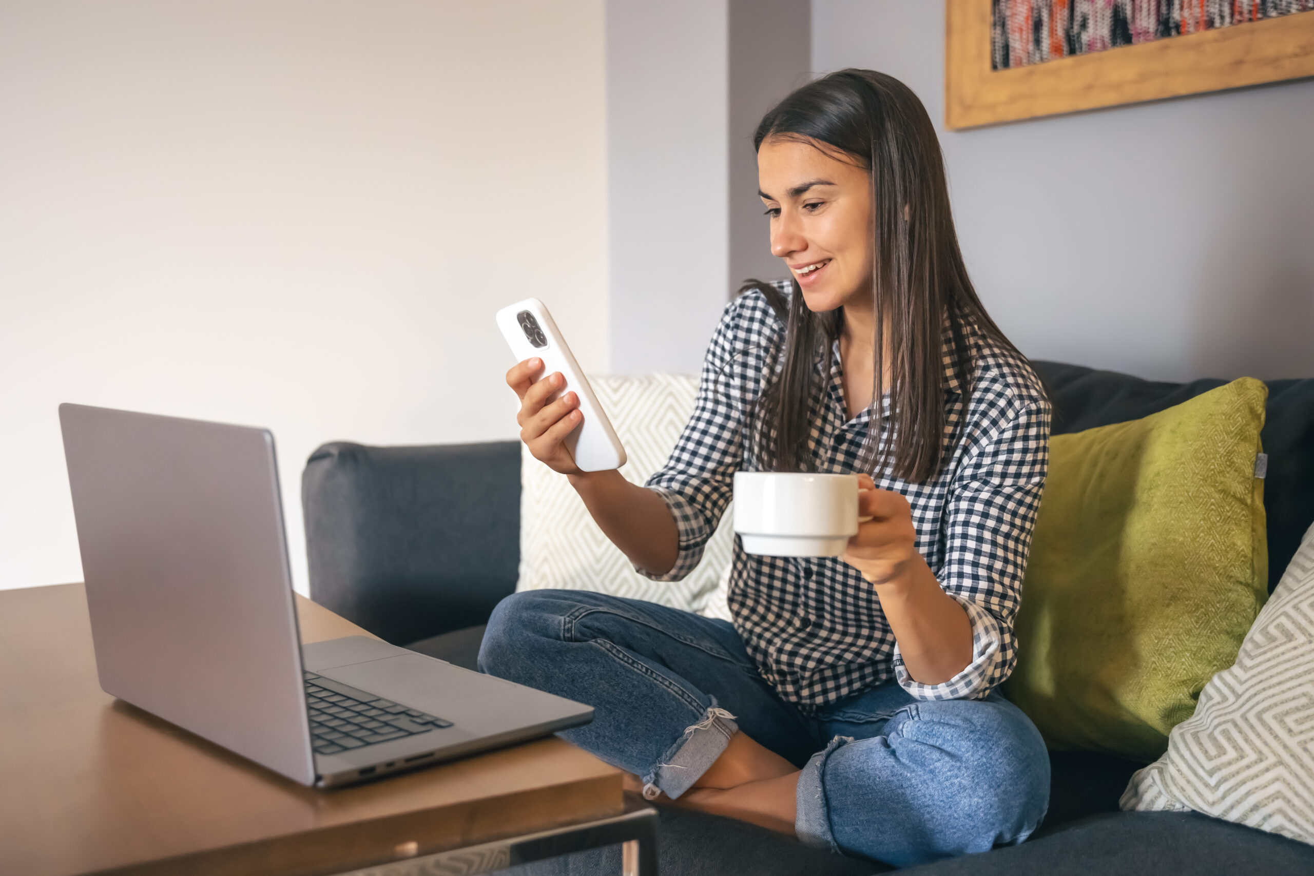 Procurar o melhor chip de internet para celular no Canadá é uma das primeiras tarefas de quem está se mudando ou viajando para lá.